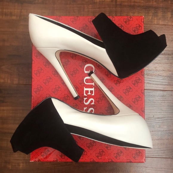 Guess Honeye Platform Heel - Picture 6 of 7